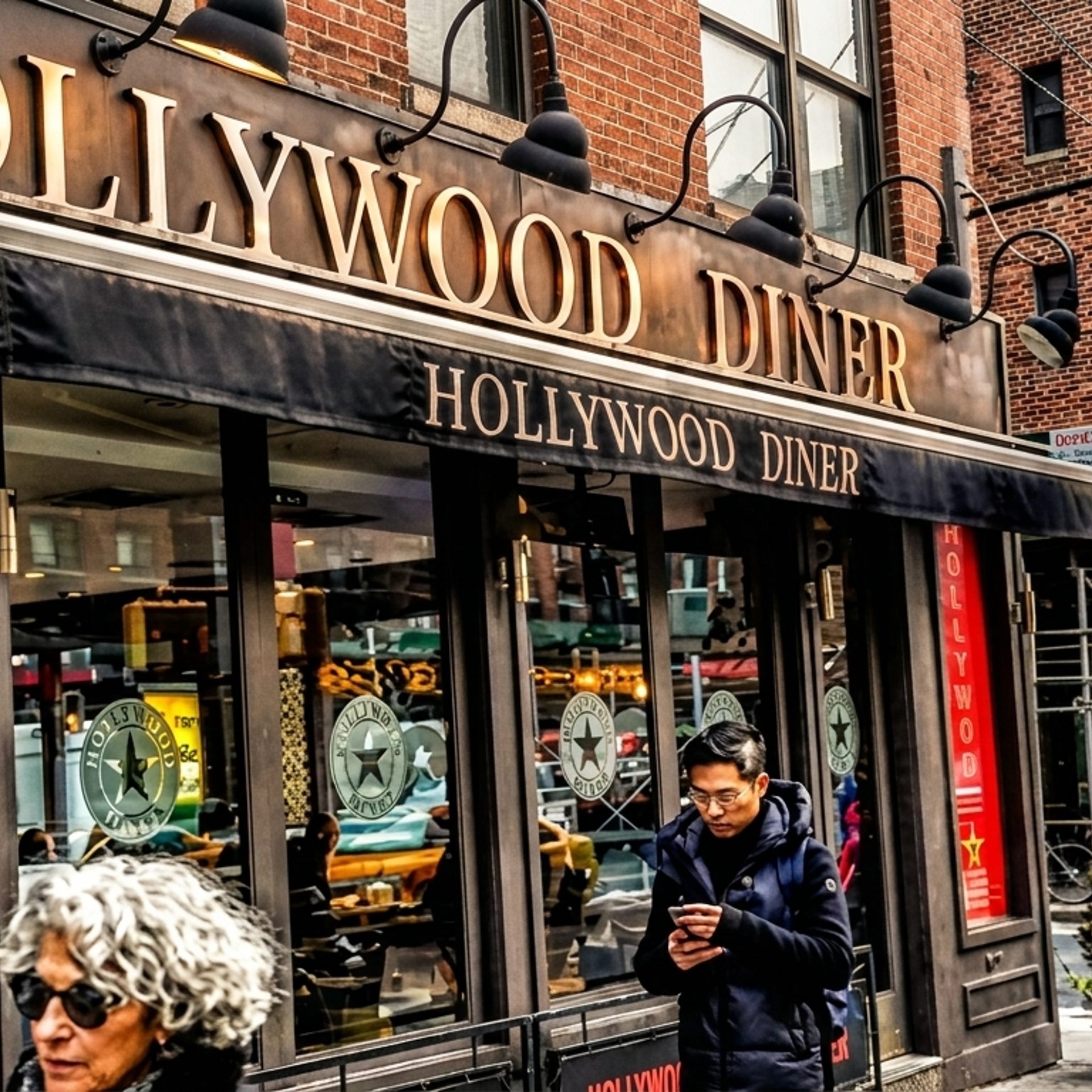 Hollywood Diner in Every Light